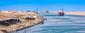 As shipping contract talks begin, Suez Canal traffic “flowing normally,” absent major lines
