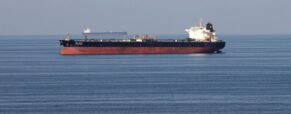 Supertankers Speed Through Strait of Hormuz as Geopolitical Risk Mounts