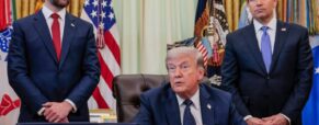 Trump Says Iran Ceasefire on ‘Life Support’ as Hormuz Crisis Deepens