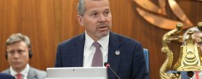 IMO Chief Warns No Safe Passage Exists in Hormuz Despite Rising Traffic Claims